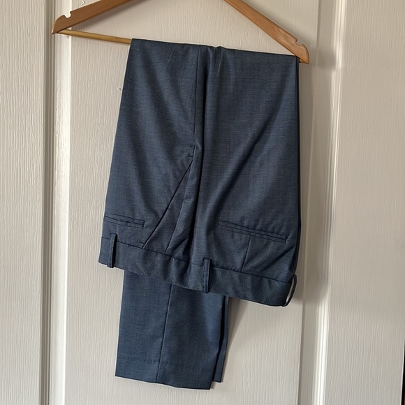 Two piece suit - Picture 3 of 5